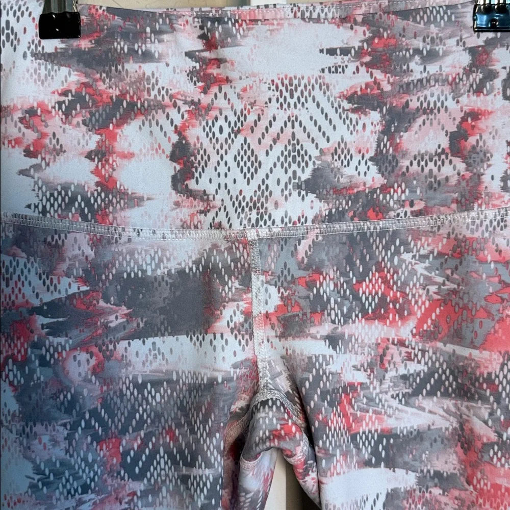 GAIAM WOMENS YOGA LEGGING- Pink and Gray XS - Picture 2 of 5